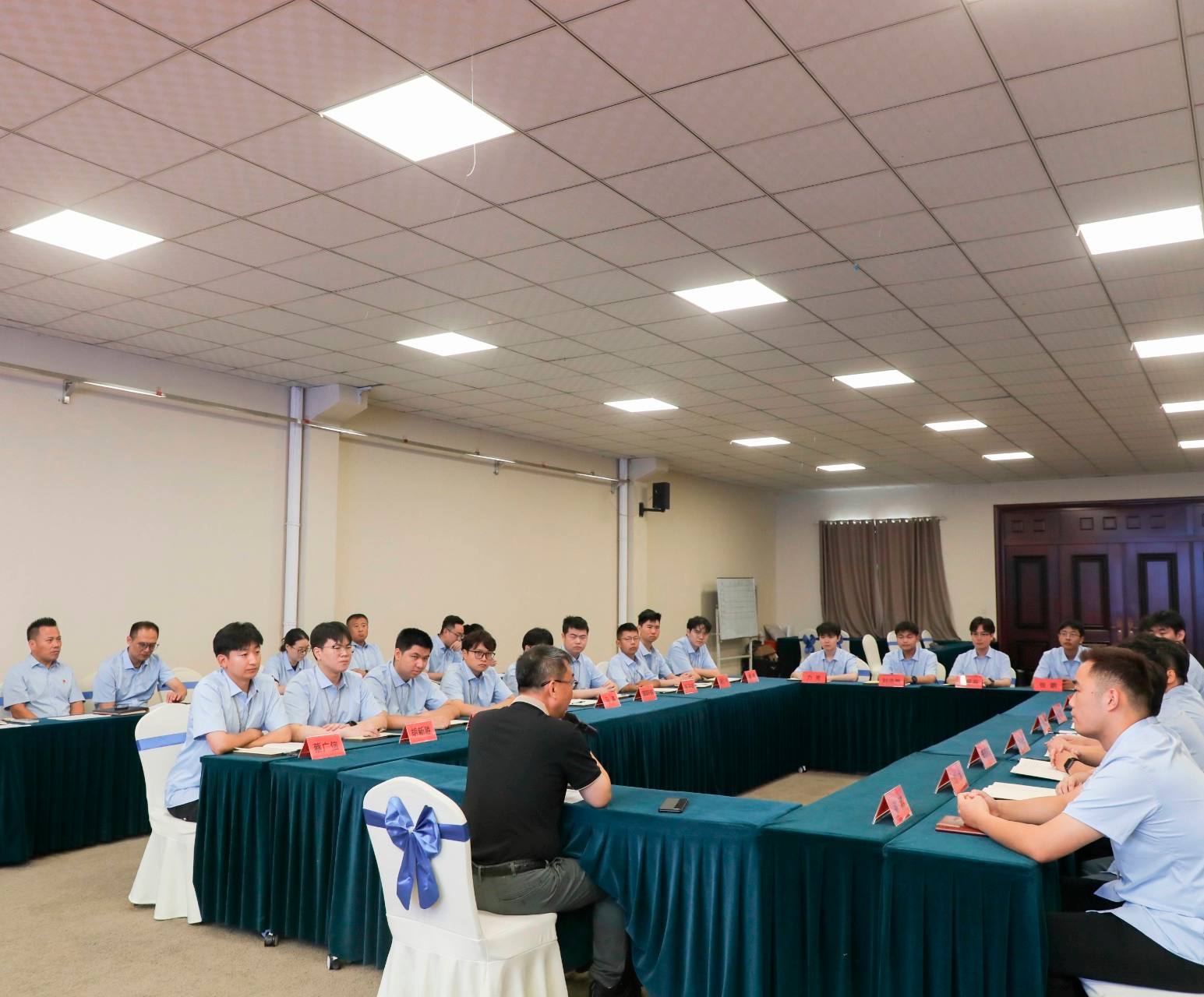 哇哈体育召开2026大学生座谈会